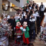 L'équipe du Paris Saint-Germain reçue par Mickey et Minnie à Disneyland Paris