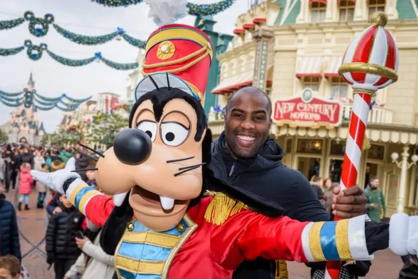 Teddy Riner célèbrent un Noël Enchanté à Disneyland Paris !