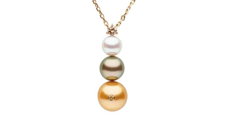 Jesse Lemaire : le collier de perles d'un réveillon élégant