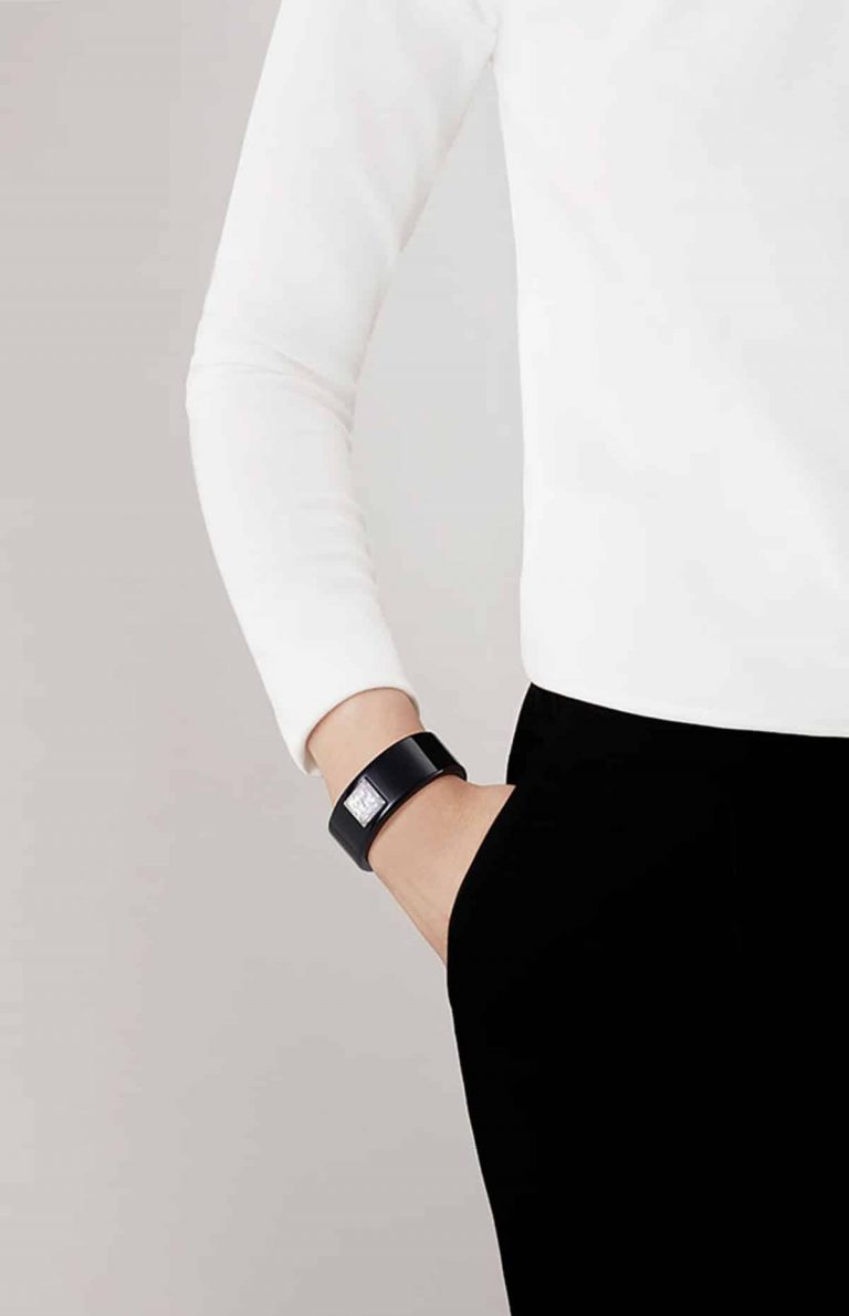 Lalique revisite son bracelet manchette Aréthuse