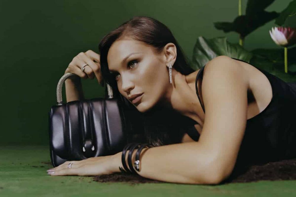 Bulgari et Yoon revisitent le sac Serpenti