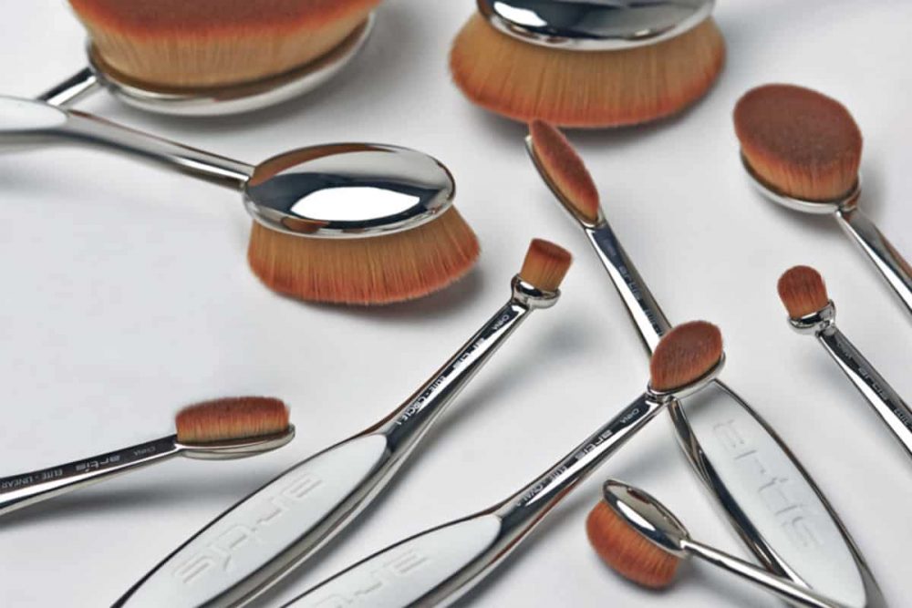 Voilà de quoi ravir les professionnels, et les beauty addict. L'excellence des pinceaux Artis réside dans la qualité des fibres synthétiques qui sont conçues spécifiquement pour