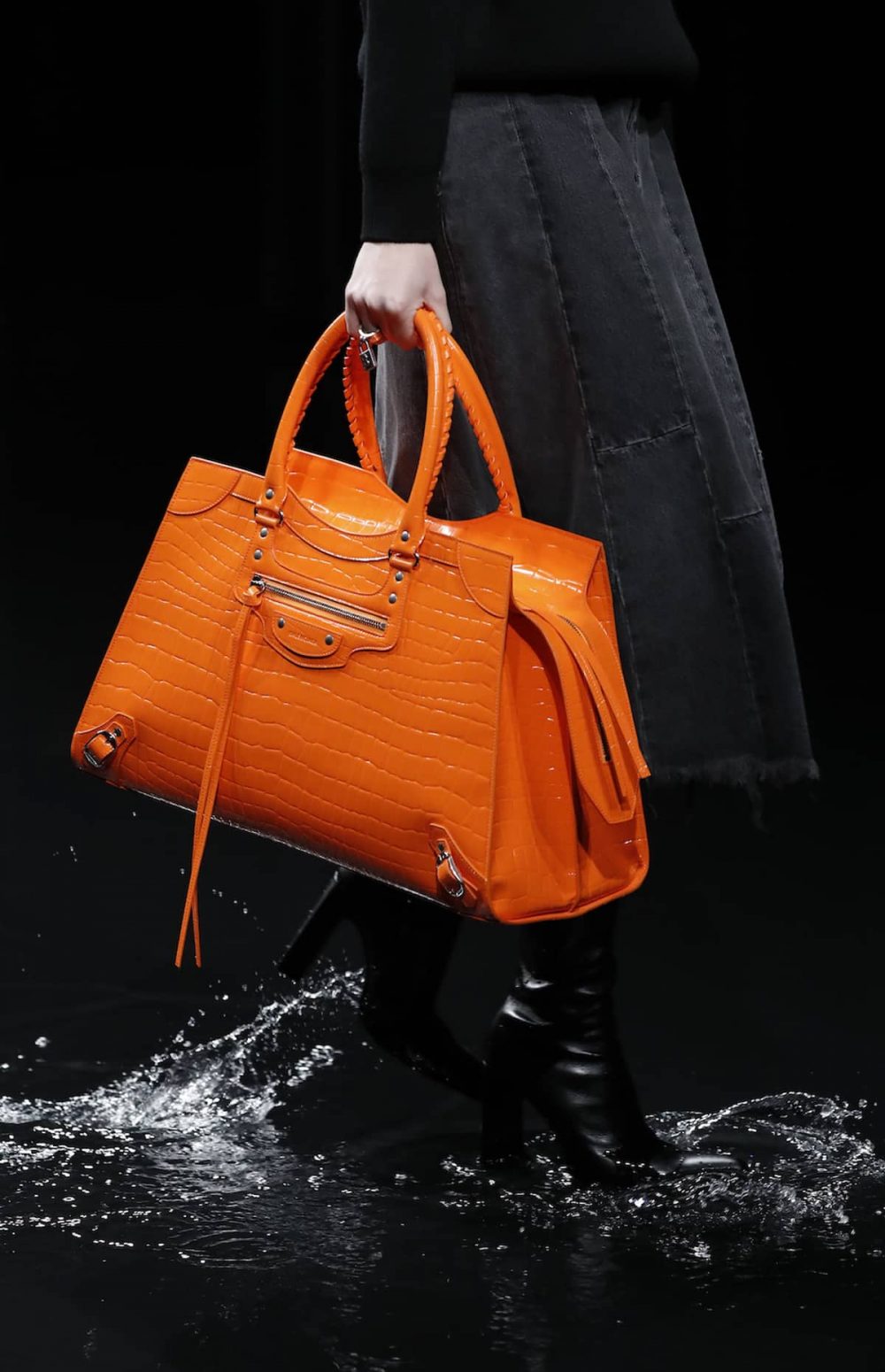 Balenciaga fait peau neuve avec le le sac Néo Classic