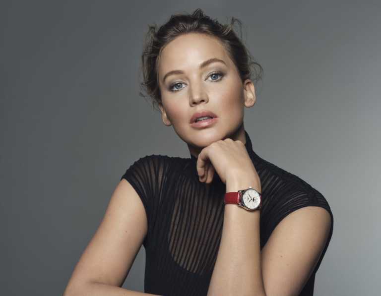 Jennifer Lawrence portant une montre