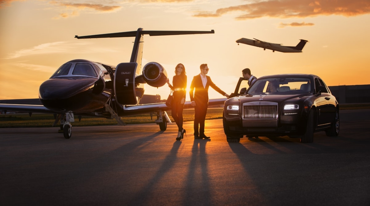 Infinity Luxe chauffeur avion et limousine