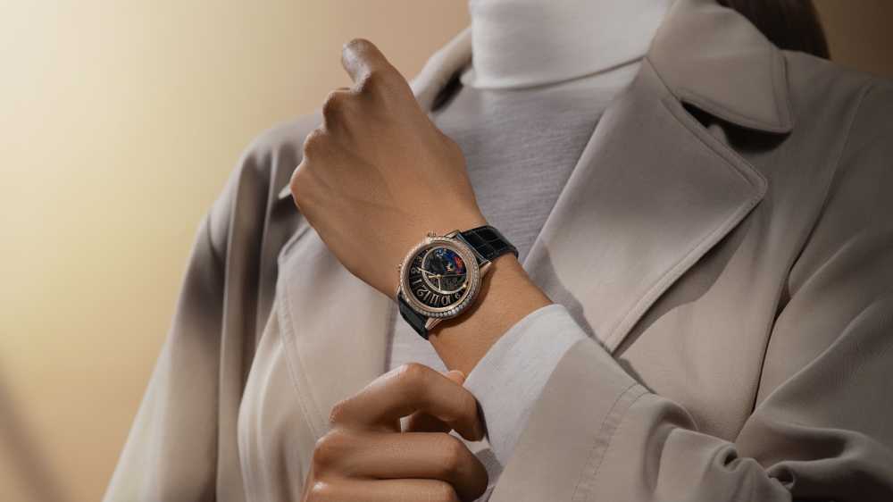 Jaeger-Lecoultre montre portée par une mannequin