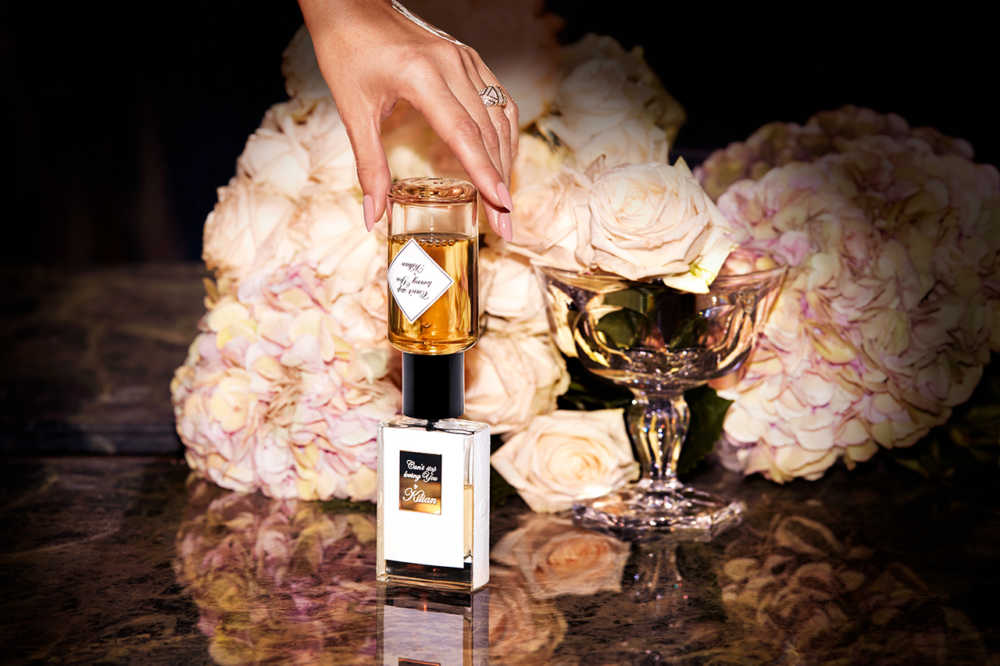 parfums Can't stop loving you by Killian avec un vase et des fleurs