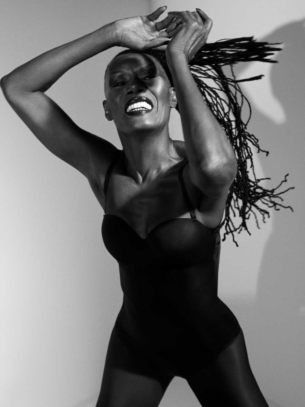 Grace Jones présente la ligne Mat de Luxe