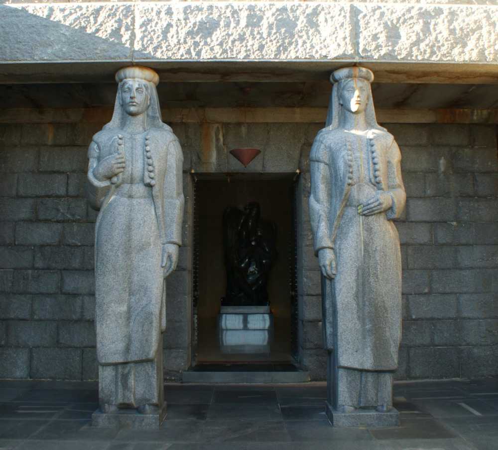 adriatique statues 