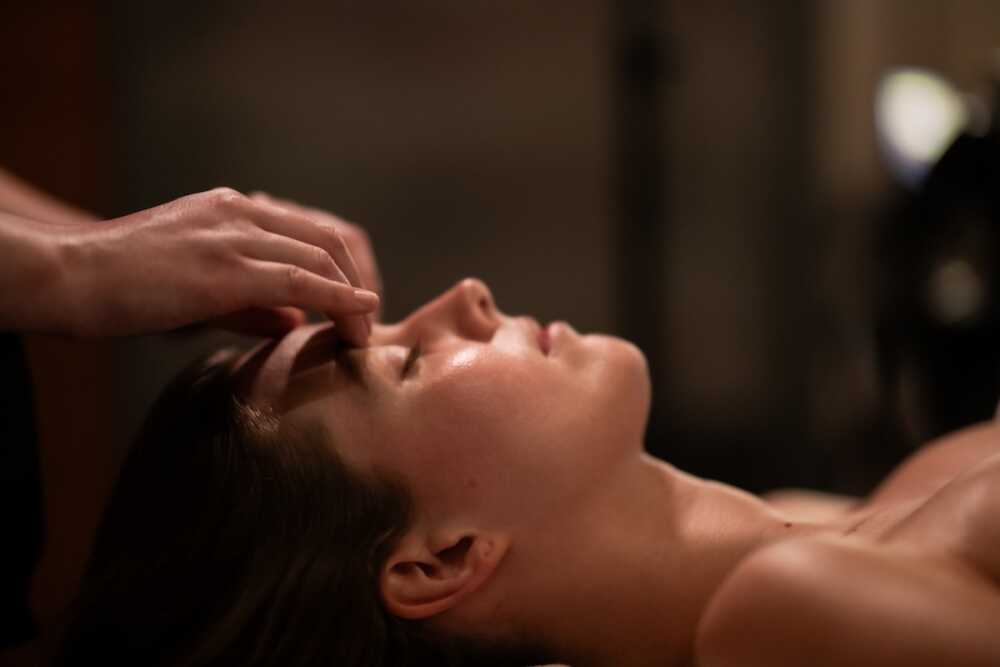 Clarins Precious  massage