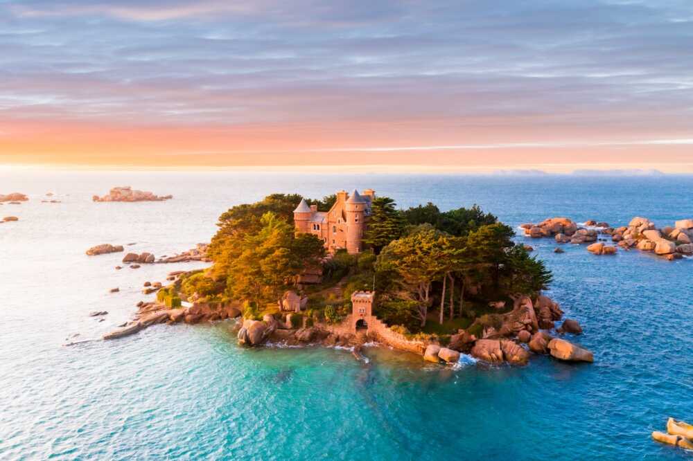 côte de granit rose château de Costaérès