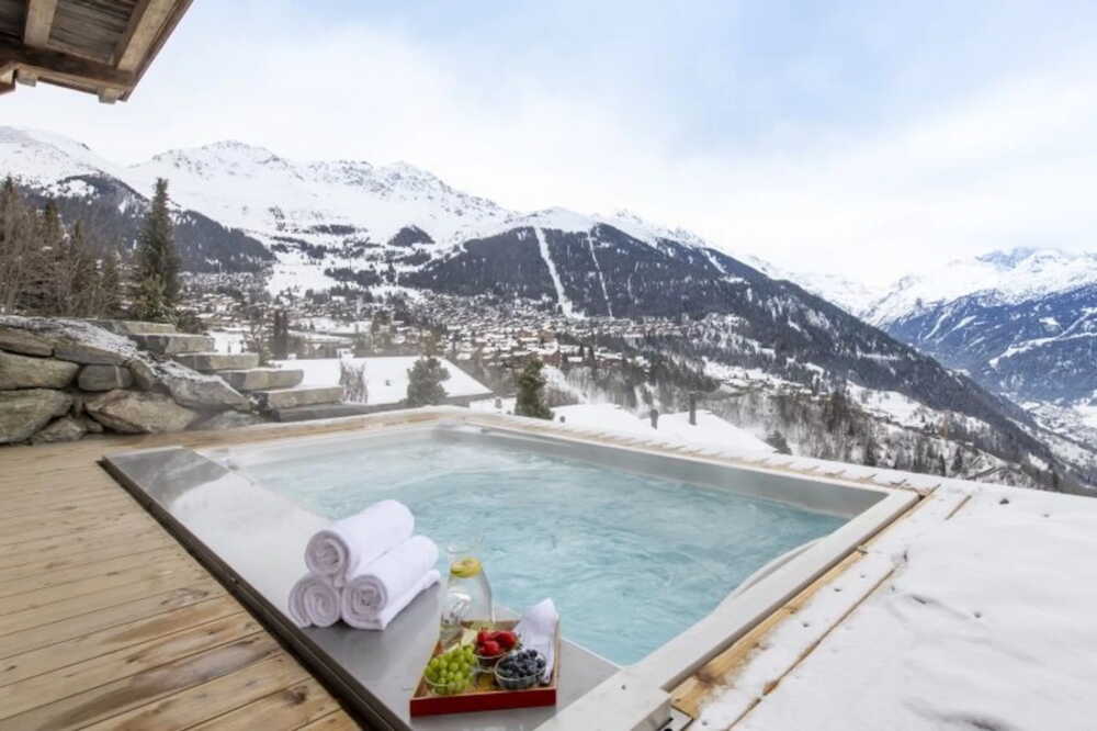 Chalet Petit Ours jacuzzi extérieur