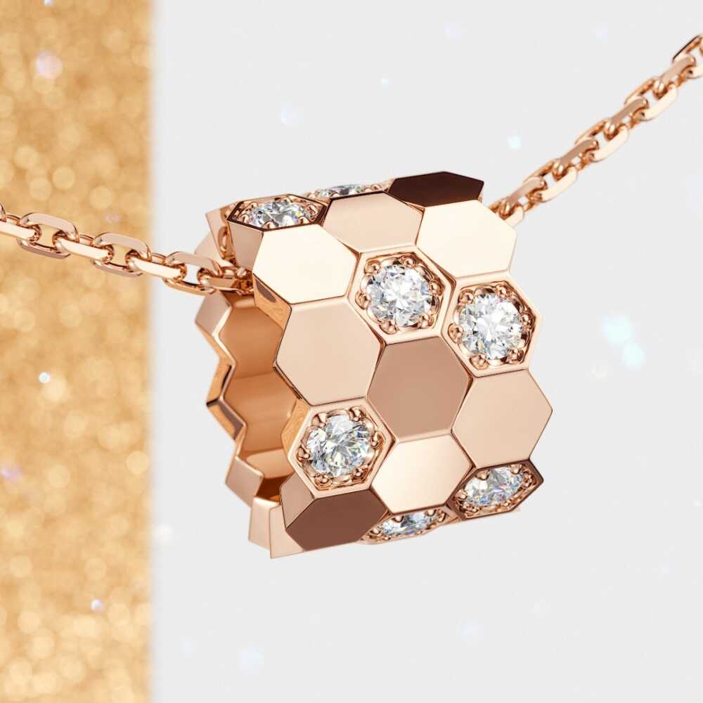 Pendentif Chaumet collection Bee My Love pour la fête de Noël