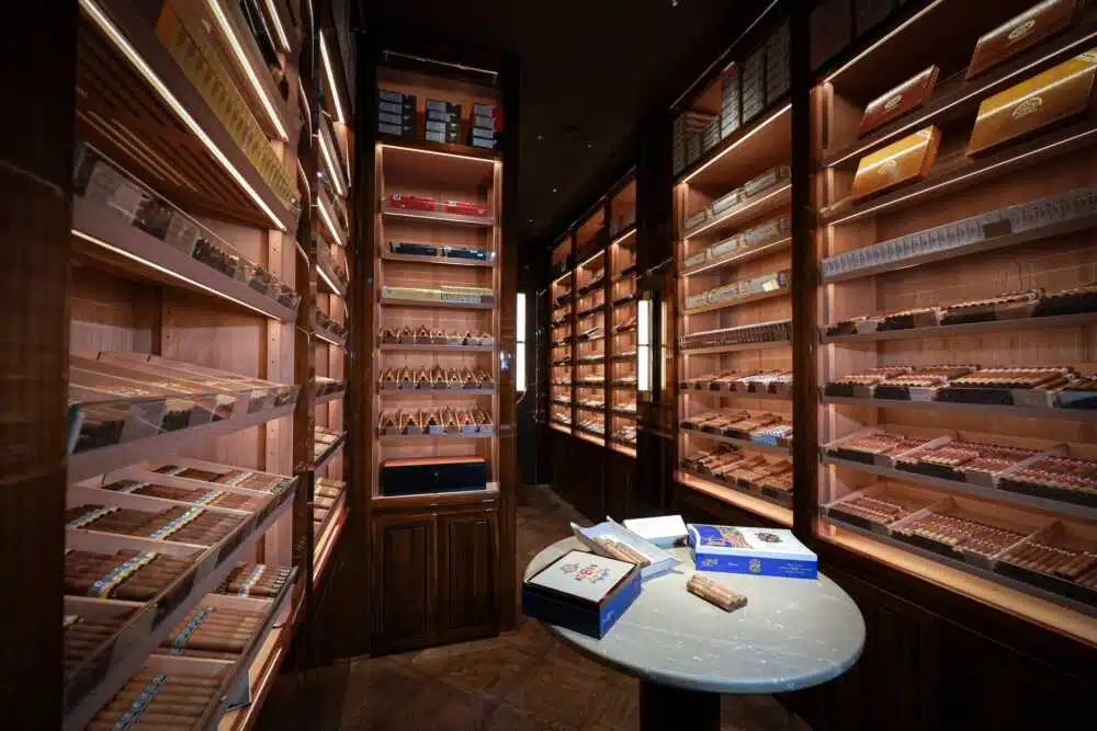 Pièce huidifiée au Monte-Carlo Cigar Club