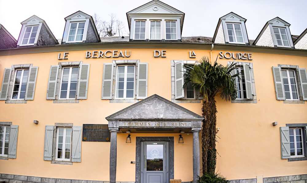 Hautes-Pyrénées : exterieur hotel