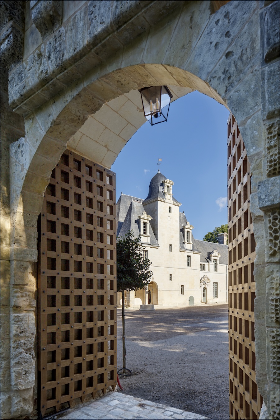 Château Louise de La Vallière porte