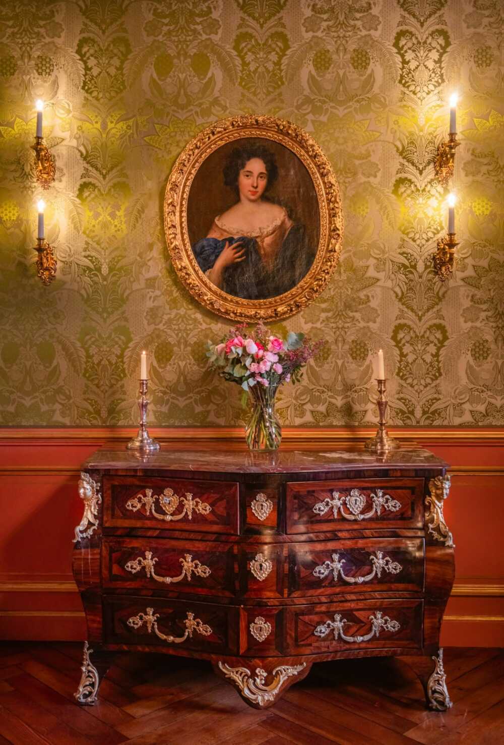 Château Louise de La Vallière commode