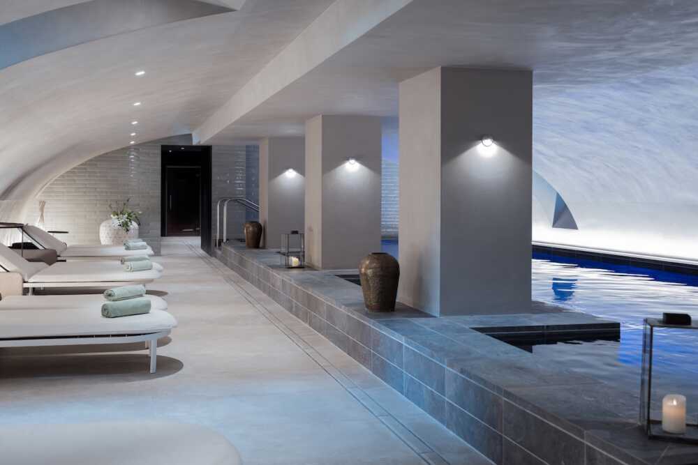 Piscine intérieure Spa Sisley