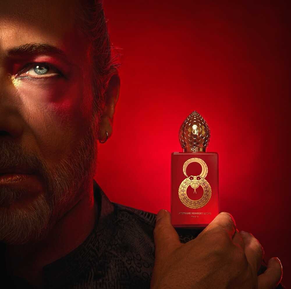Stéphane Humbert Lucas et le flacon du 8