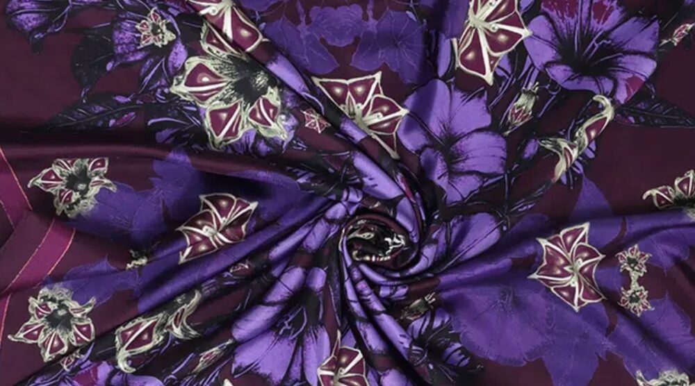 On Aura Tout Vu carré de soie violet