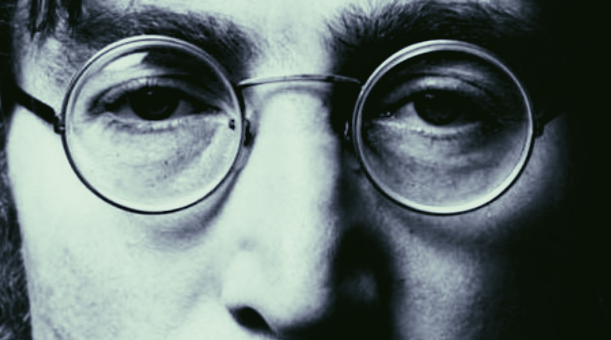Lunettes rondes : le style John Lennon s’invite sur les visages estivaux