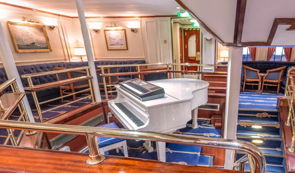 star clippers piano bar