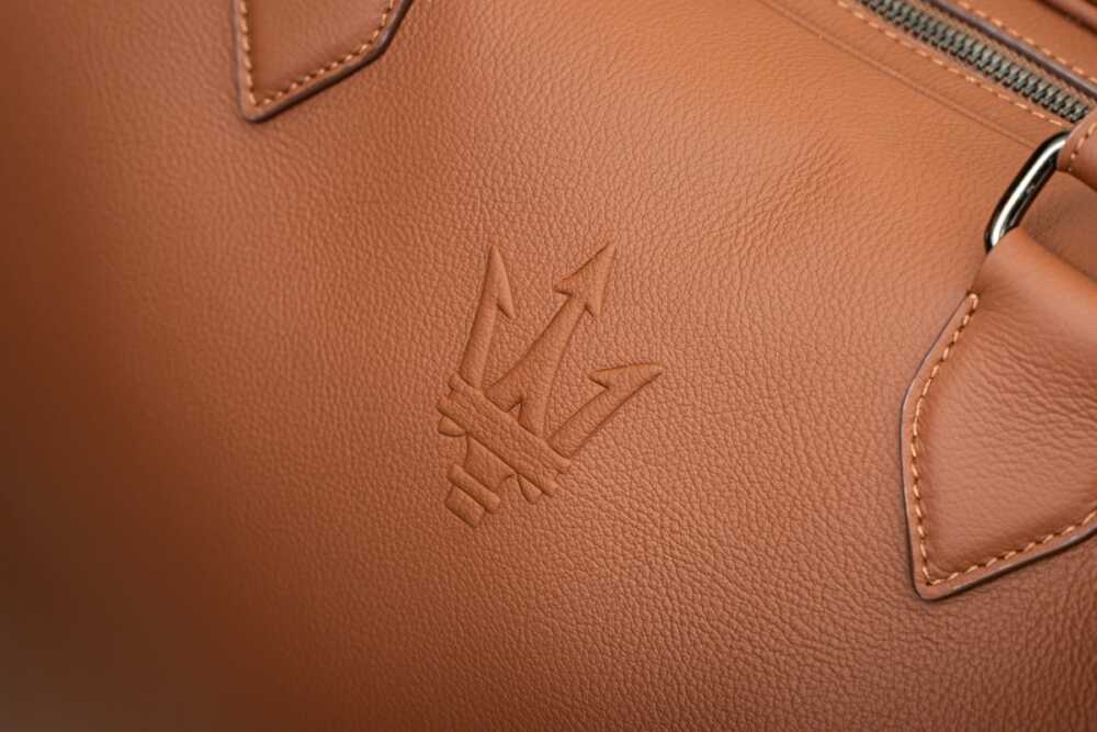 Maserati Weekend Ba cuir