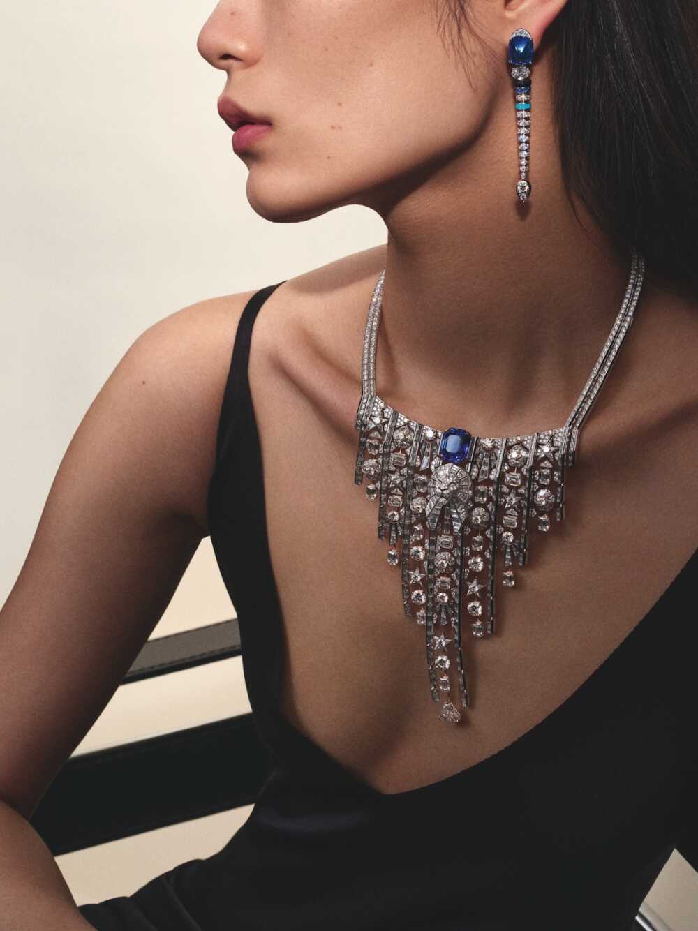 Chanel Signes collier lion imprimé