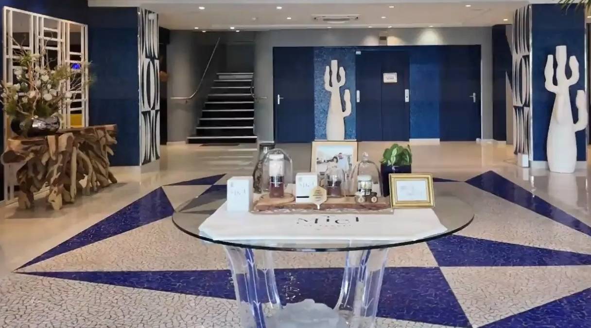 Hôtel Juliana, le 4 étoiles dédié aux années 60-70, à Cannes